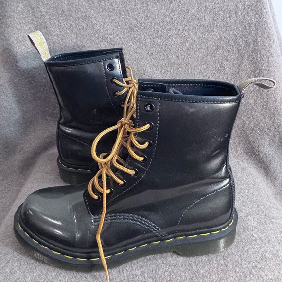 DR MARTENS SZ 9 1460 Vegan Chrome Patent Leather Boots with Yellow Laces - Picture 4 of 11